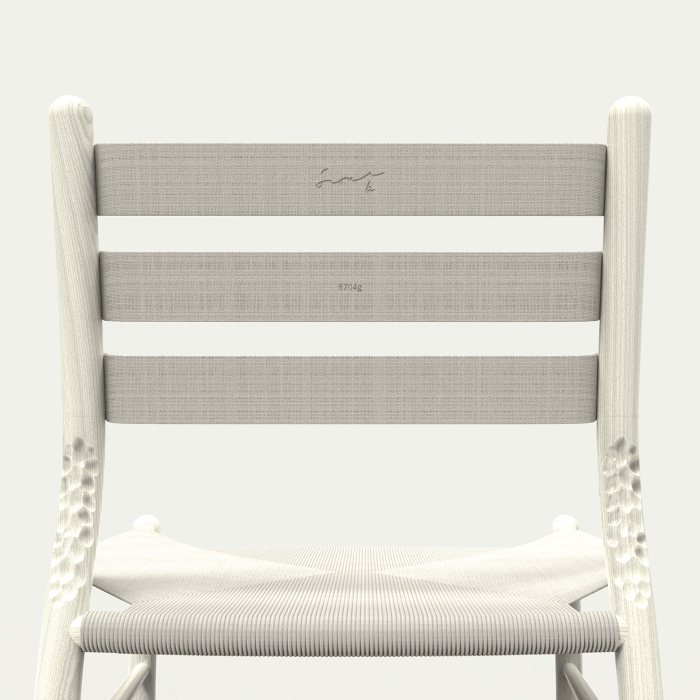 Image of Thomas Vernyard’s carbon-sequestering Agricultural Chair.